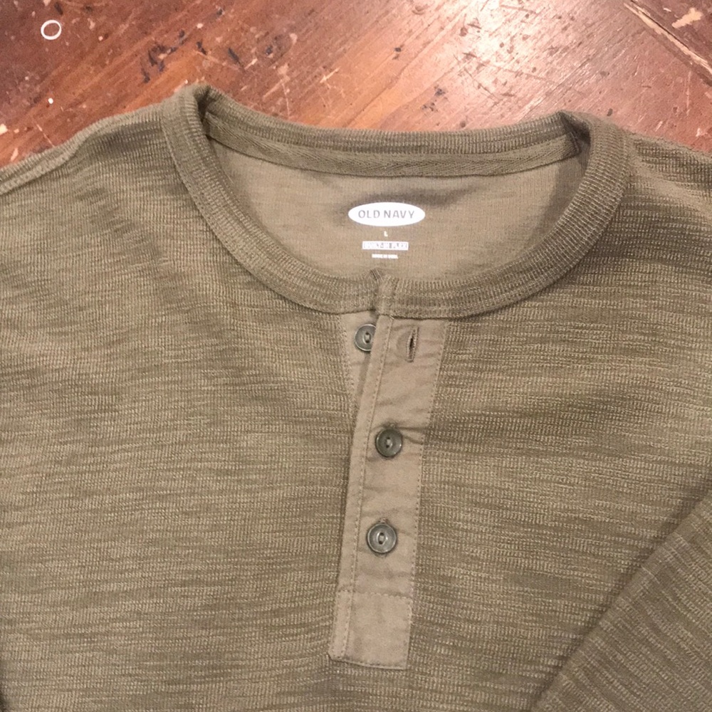 Beautiful men’s long sleeve shirt .... never worn ... olive green - Picture 2 of 2